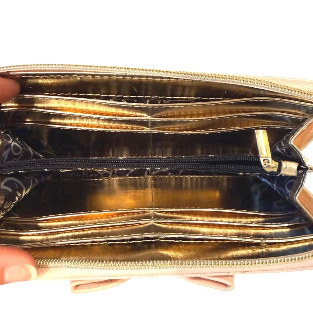 Betsey Johnson Pink Bow Striped Zip Around Wallet Pastel Gold Heart Charm EUC